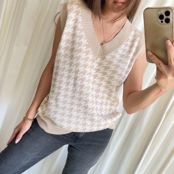 The Essential Houndstooth Sweater Vest - Picture 8 of 9